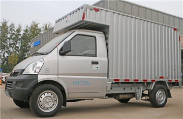 五菱2米8箱式小货车图片