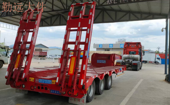 拉挖机平板拖车平台爬梯车