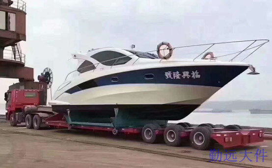 挖掘机运输车