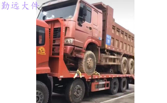 挖掘机运输车