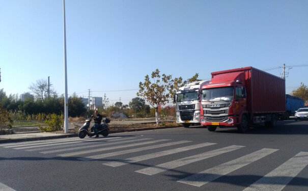 4米2厢式货车送货车