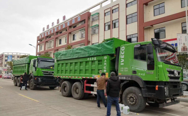 乌鲁木齐物流公司运输车