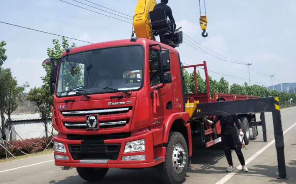 蛟河物流公司运输车