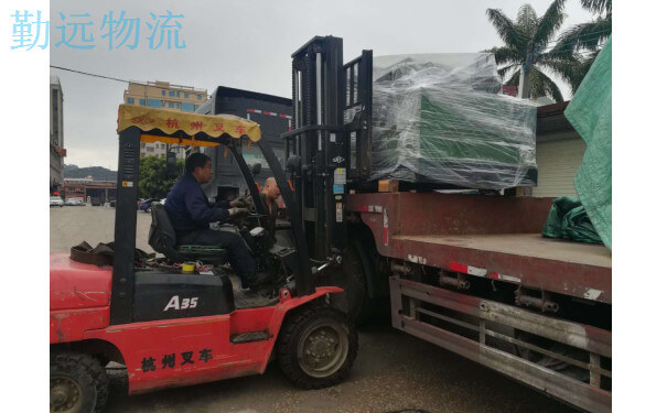 泰宁物流公司运输车