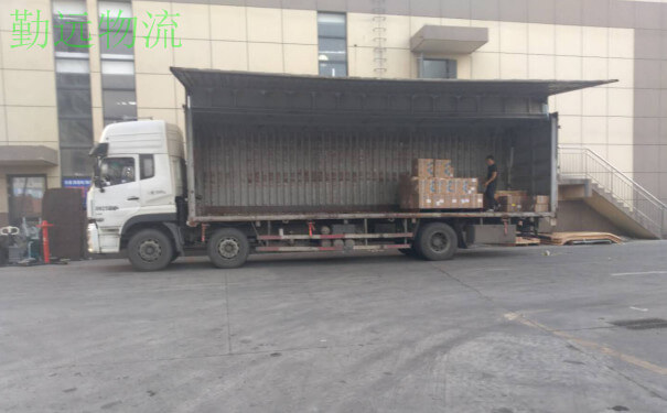 偃师物流公司运输车